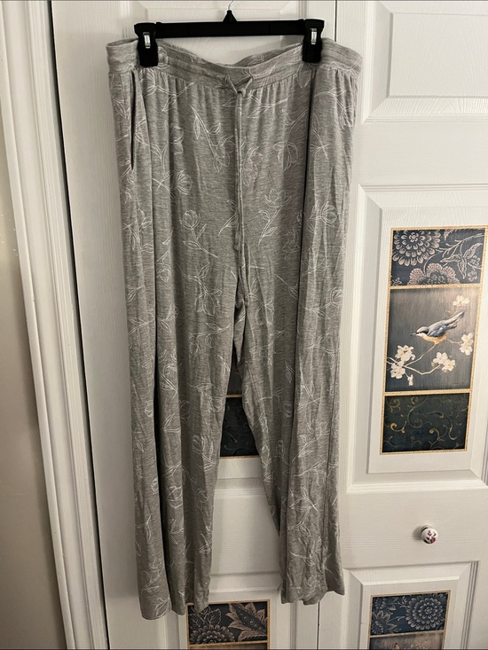 La Vie En Rose Other - 🍎La Vie En Rose Gray Floral Lounge Pants